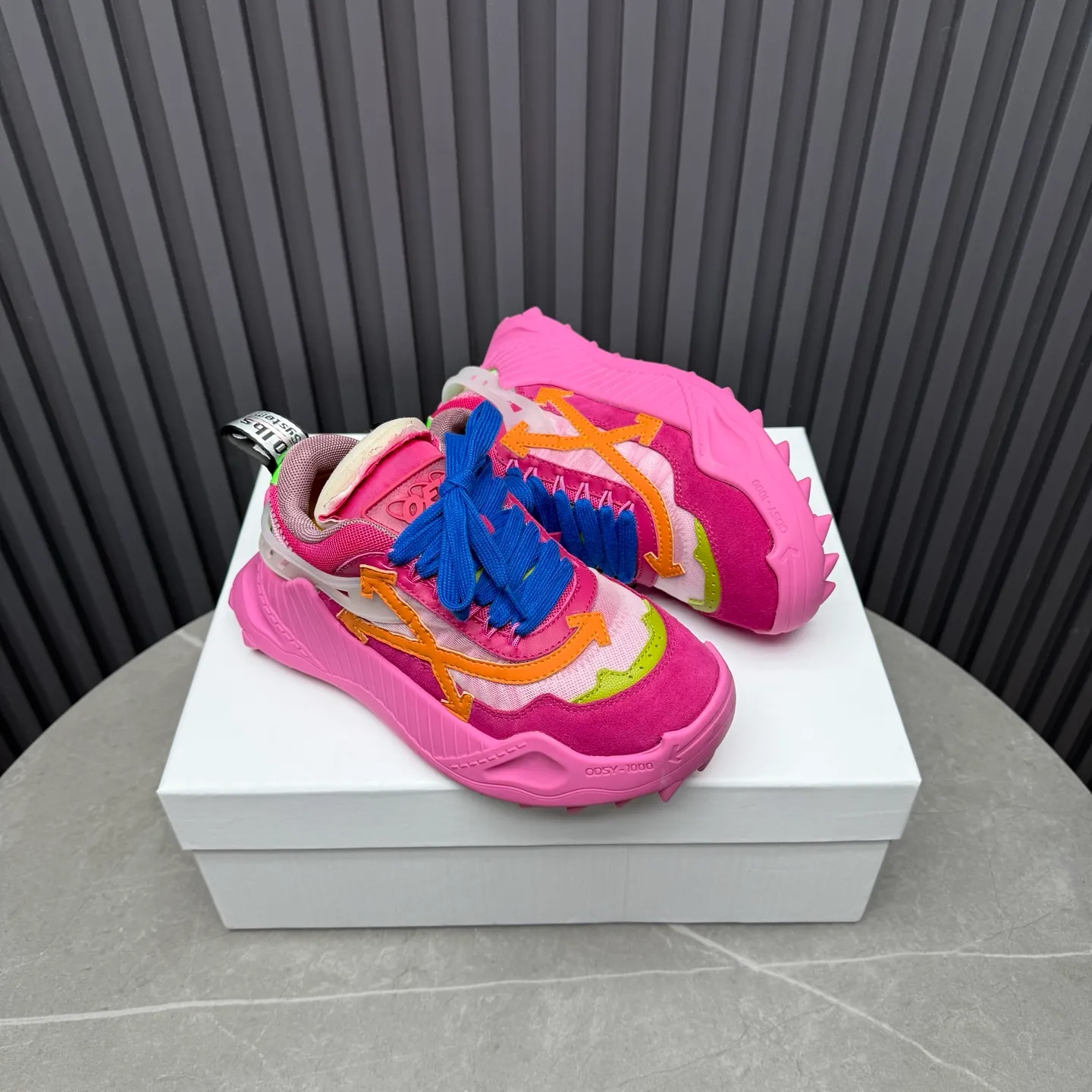 【OFF WHITE】P: 680💰Couple model, Size: Female 35-40; Male 39-44 (customized at 45.46) 2025SS trendy brand OFF WHITE classic popular model, combined outsole, official website original 1:1 developed top-level copy, ️Selected imported high-mercerized matte cowhide splicing breathable mesh ✔️Breathable lining, breathable and comfortable, simple and personalized design, official website rubber outsole.